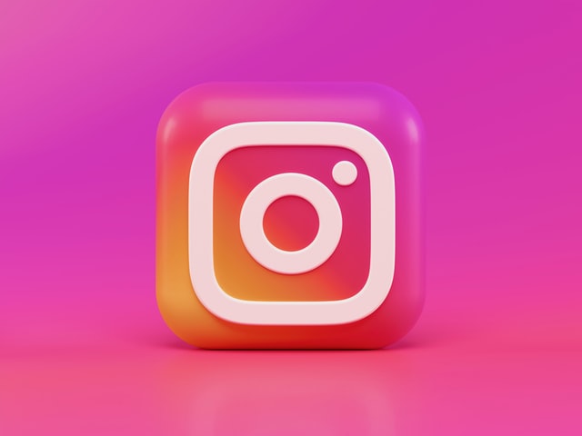 Image summaries on Instagram - how to create them to engage and sell?